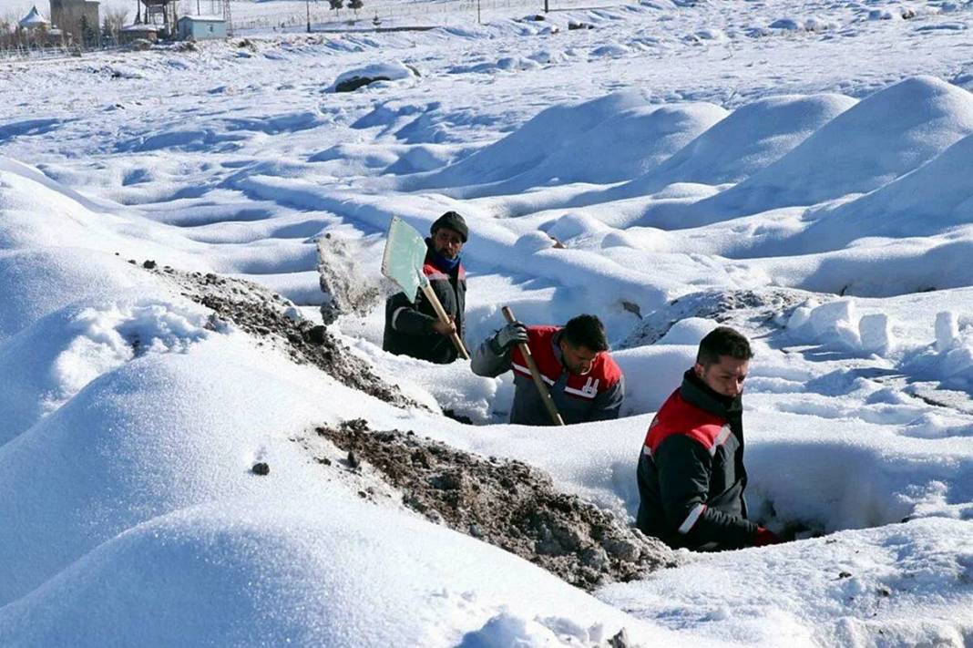 O kentte yüzlerce boş mezar görenleri hayrete düşürdü! Meğer nedeni çok başkaymış 1